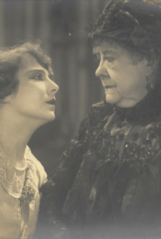 Poster 2 de Filme Die Geliebte (1927)