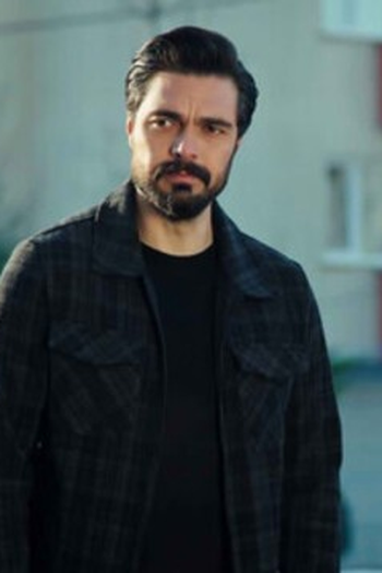 Poster de Episódio 140. Bölüm (2021)