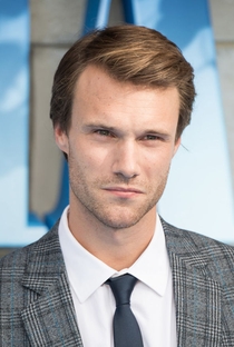 Next photo of Hugh Skinner