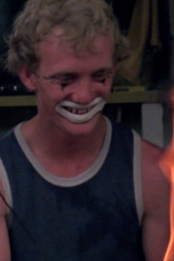  de Filme High Grass Circus (1977)