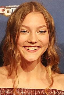 Charlotte Krause - Poster 1