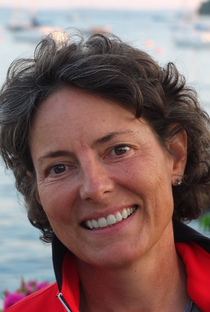 Mairzee Almas - Poster 1