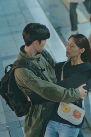 Poster de Episódio 수상한 여자를 만났다 (2025)
