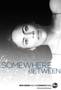 Somewhere Between (1ª Temporada) - Poster / Capa / Cartaz - Oficial 1