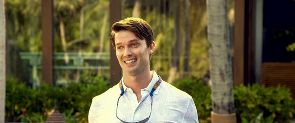 Patrick Schwarzenegger diz que não vai assistir o final de The White Lotus com sua família