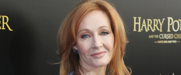 J.K. Rowling volta a polemizar com declaração sobre pessoas trans