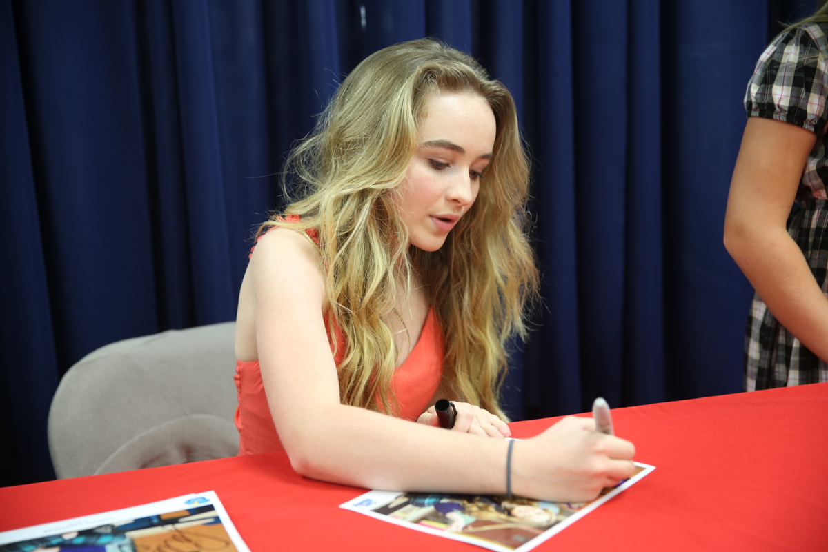Sabrina Carpenter - Foto 24
