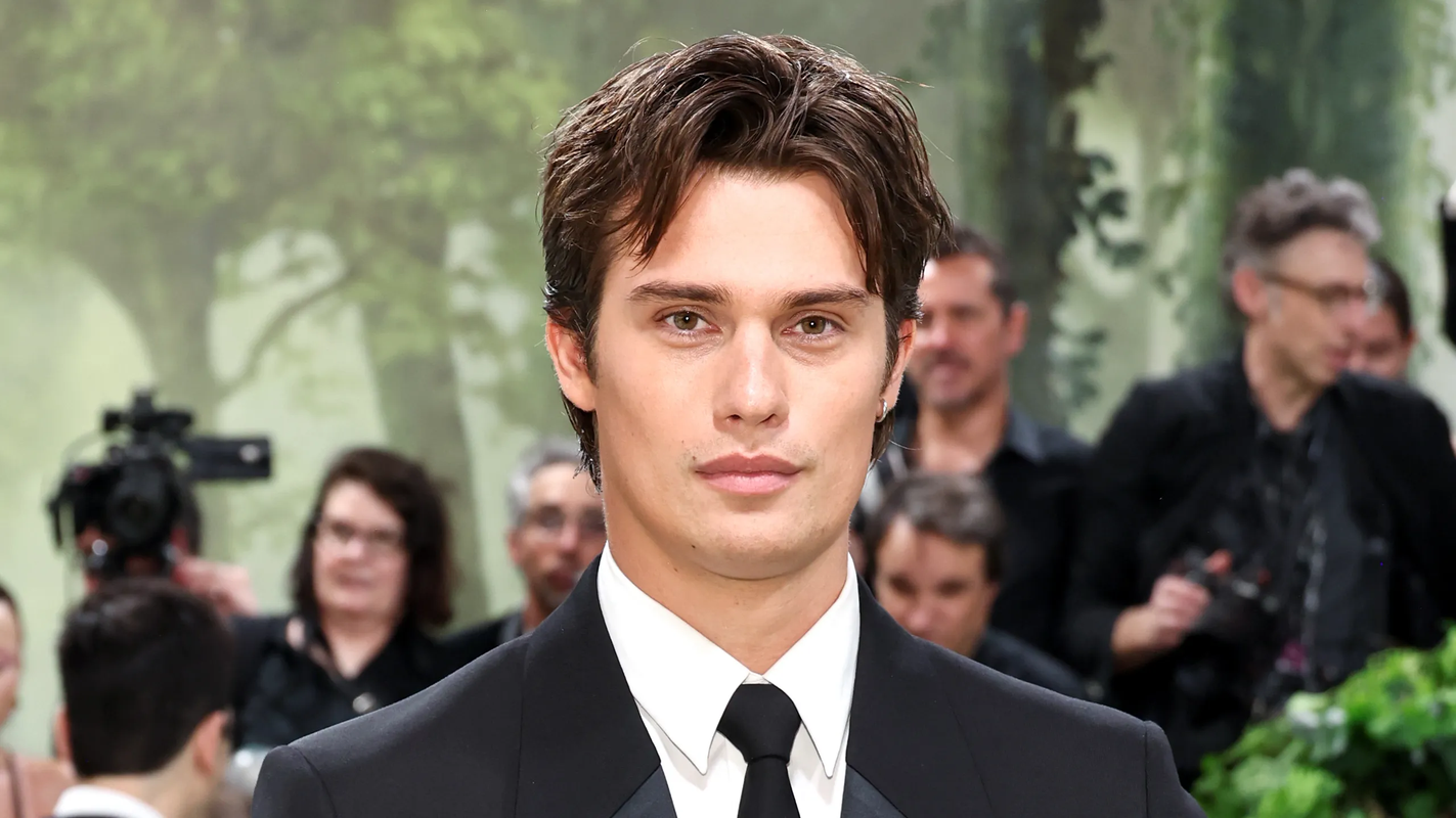 Nicholas Galitzine - Foto 1