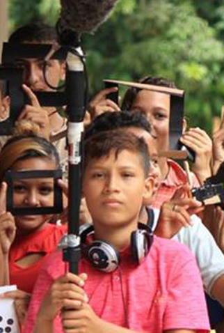 Poster 1 de Curta Pelas Janelas (2014)