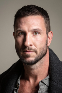 Pablo Schreiber - Poster 1