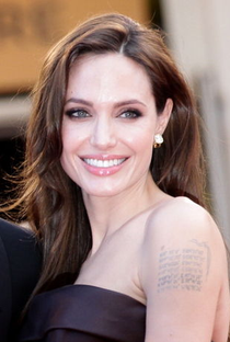Angelina Jolie - Poster / Capa / Cartaz - Oficial 5