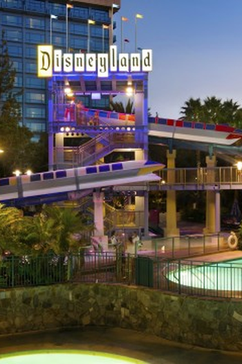 Poster de Episódio Disneyland Hotel (2021)