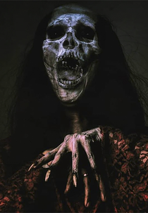 Perempuan Bergaun Merah (Perempuan Bergaun Merah)