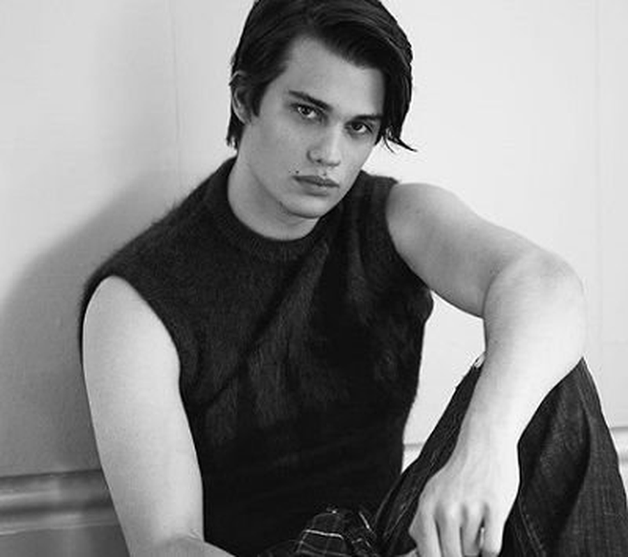 Nicholas Galitzine - Foto 8
