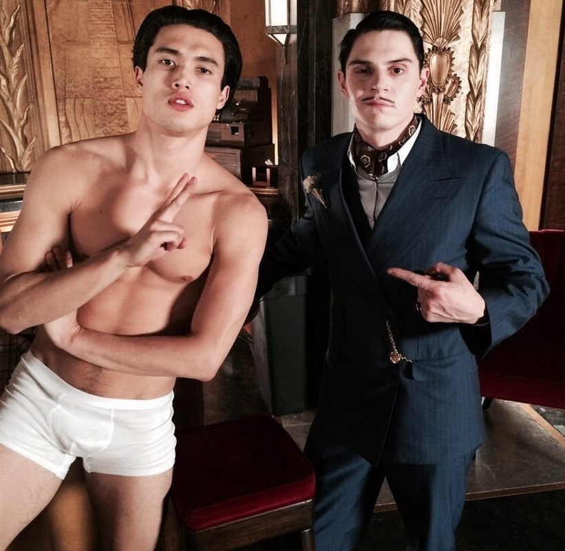 Charles Melton - Foto 4