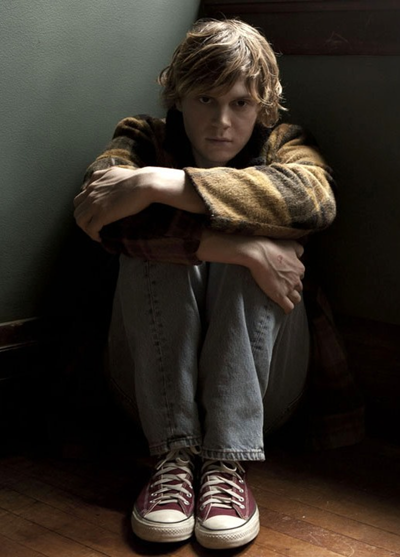 Evan Peters - Foto 14