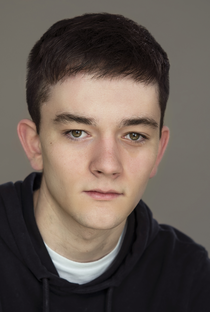 Lewis MacDougall - Poster 1