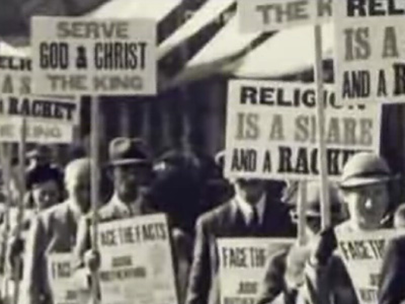 Foto 1 de Batendo da porta