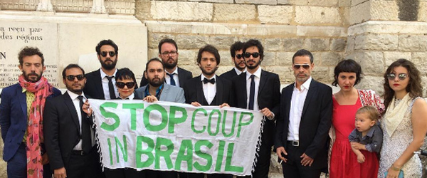 Cannes 2016: Atores brasileiros protestam contra situação política do país