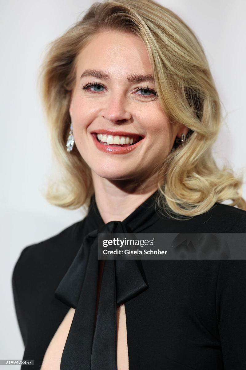Jeanne Goursaud - Foto 2
