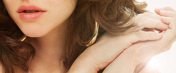 Amanda Seyfried mostra o rosto caracterizado em novo poster de “Lovelace”