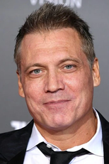 Holt McCallany