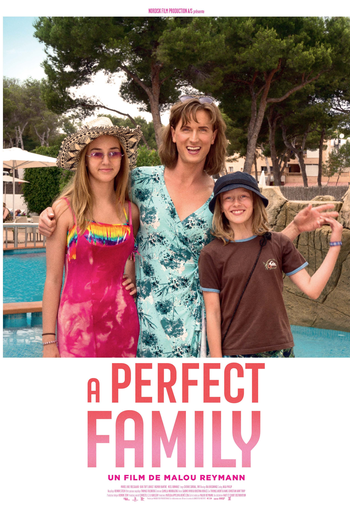  de Filme A Perfectly Normal Family (2020)