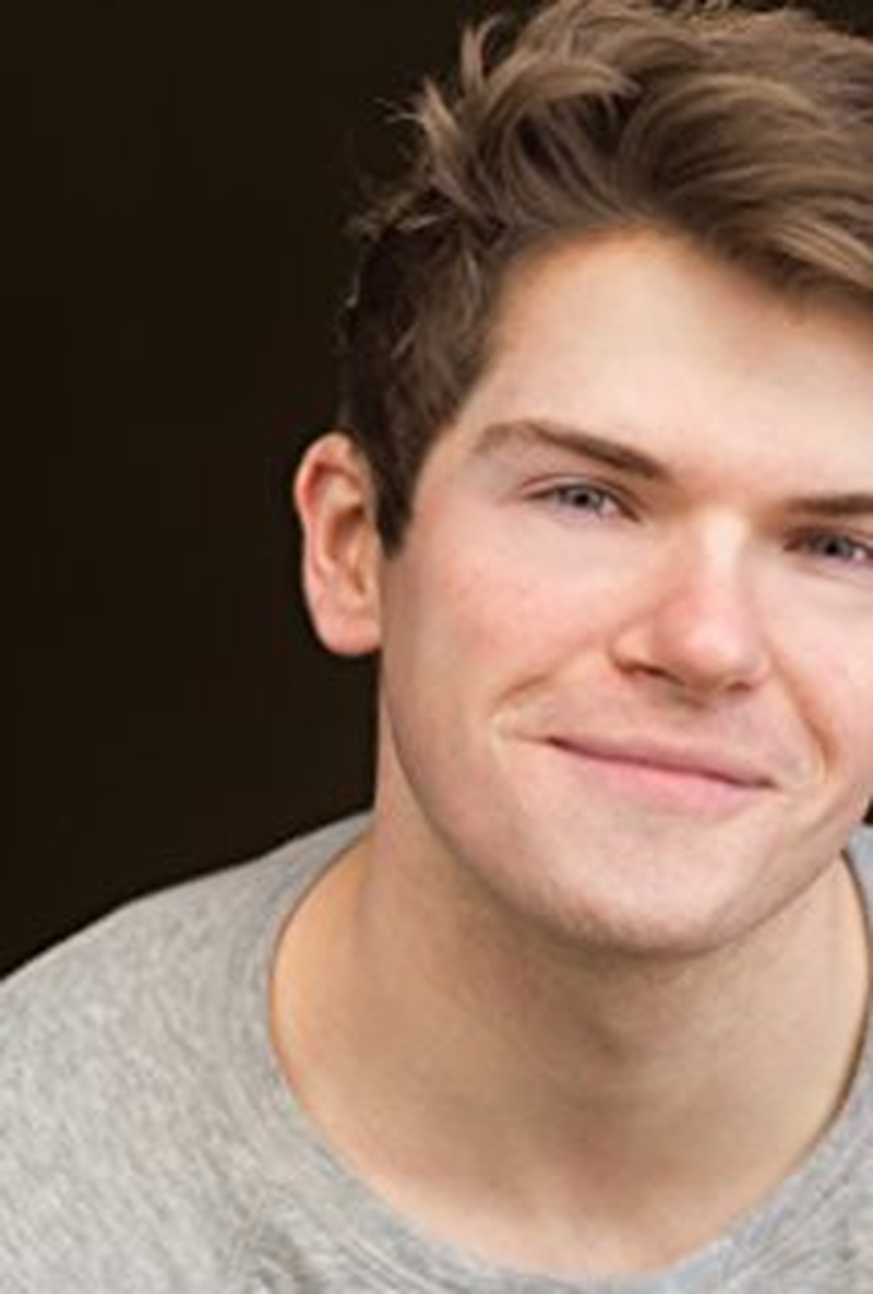Colton Ryan - Foto 1