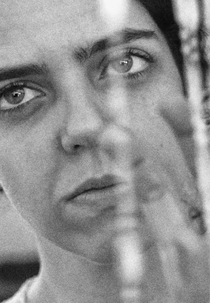 Indícios 1 - rindo à Porta, fechamos (Traces - We jest and the Door)