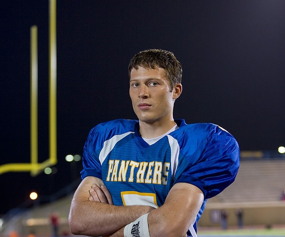 Zach Gilford - Foto 1