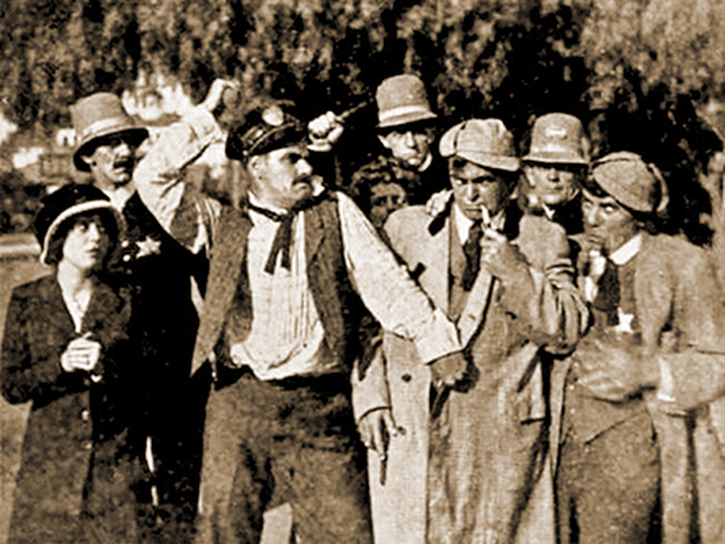 Foto 1 de At It Again