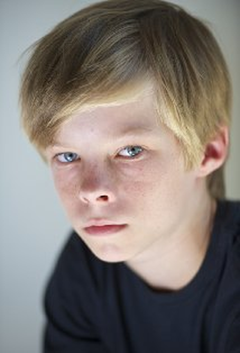 Nicholas Hamilton - Foto 15
