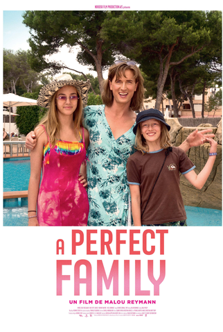 Poster 1 de Filme A Perfectly Normal Family (2020)