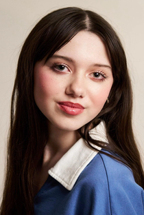 Violet McGraw - Poster 1