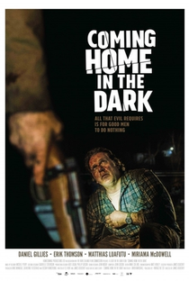 Voltando para Casa no Escuro - Poster / Capa / Cartaz - Oficial 4
