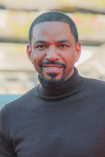 Laz Alonso - Poster 1