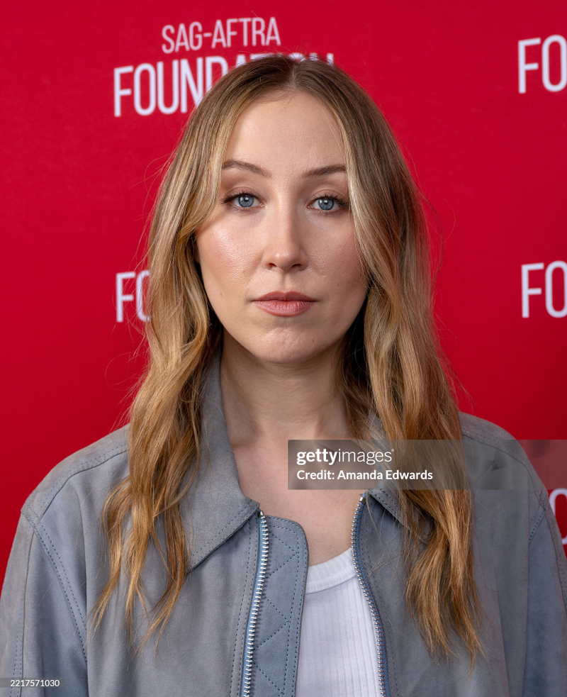 Erin Doherty (II) - Foto 1
