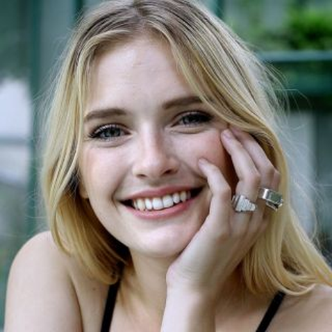 Camille Razat (1 de Março de 1994) | Artista | Filmow