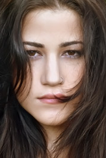 Yasmin Gomlevsky - Poster 1