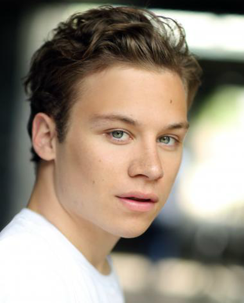 Finn Cole - Foto 7