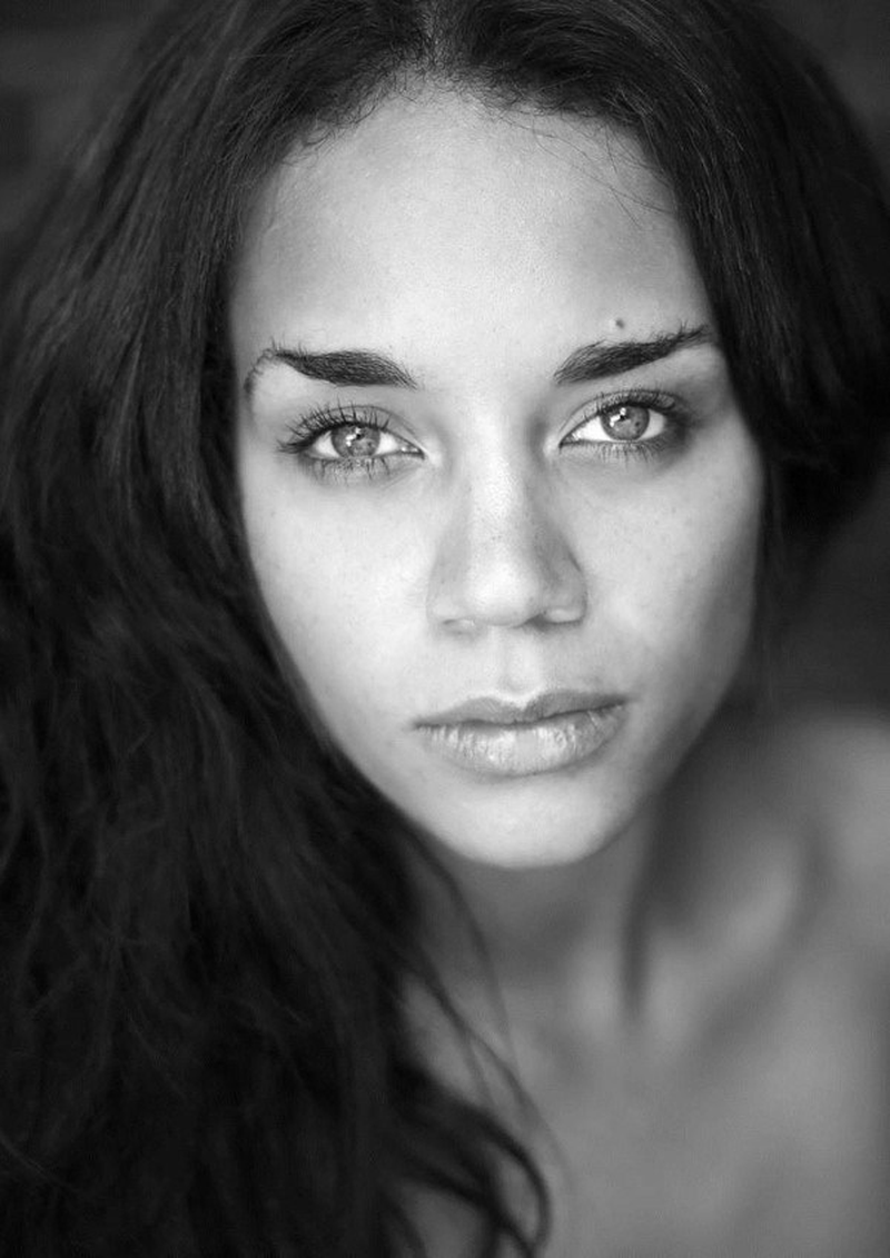 Hannah John-Kamen - Foto 2