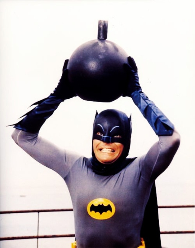 Adam West: o eterno Batman de '66 faz 86 anos!