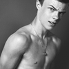 Nicholas Hamilton - Foto 8
