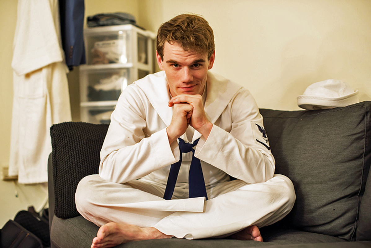 Jay Armstrong Johnson - Foto 1