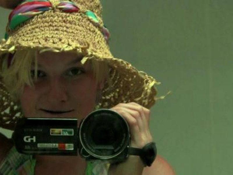 Foto 1 de The Hat Goes Wild