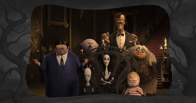 Mortícia aparece plena e gótica em cartaz de A Família Addams
