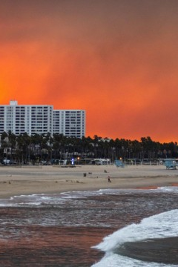 Poster de Episódio Escaping the LA Fires (2025)