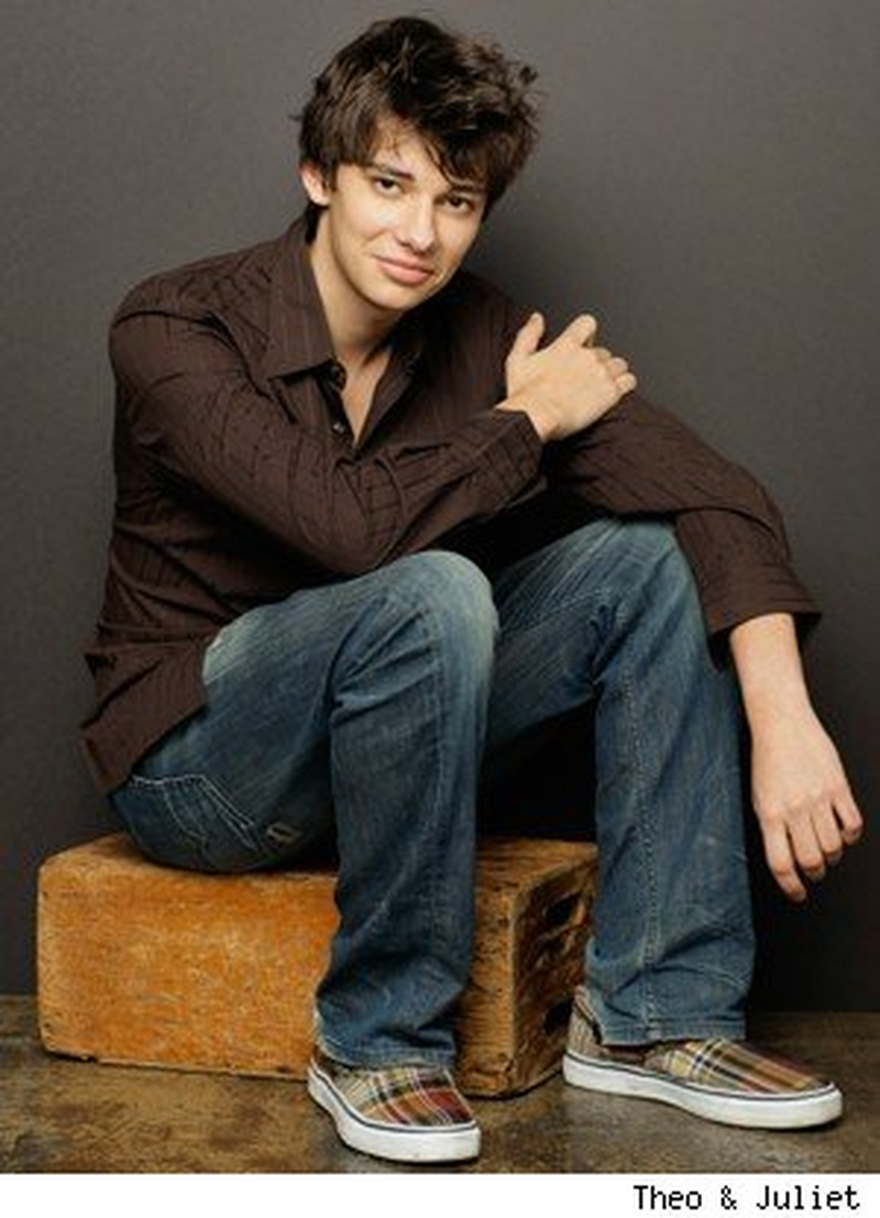 Devon Bostick - Foto 8