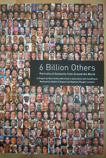 6 bilhões de outros - Poster / Capa / Cartaz - Oficial 1