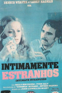 Intimamente Estranhos - Poster / Capa / Cartaz - Oficial 1